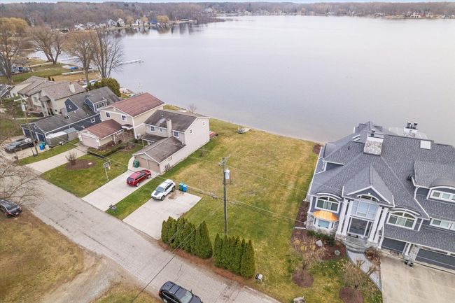 997 Sherbrooke St, Home with 3 bedrooms, 1 bathrooms and null parking in Commerce Twp MI | Image 12