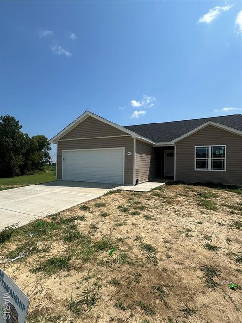 1566 Orchard Lakes Cir, Belleville, IL, 62220-4922 | Card Image
