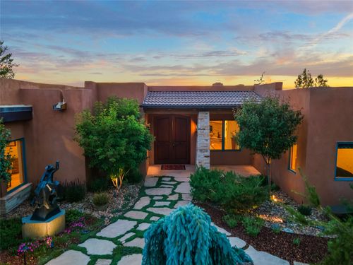1008 S Summit Rdg, Santa Fe, NM, 87501-8311 | Card Image