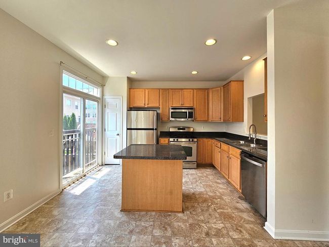 15318 Elizabeth Burbage Loop, Townhouse with 3 bedrooms, 4 bathrooms and null parking in WOODBRIDGE VA | Image 12