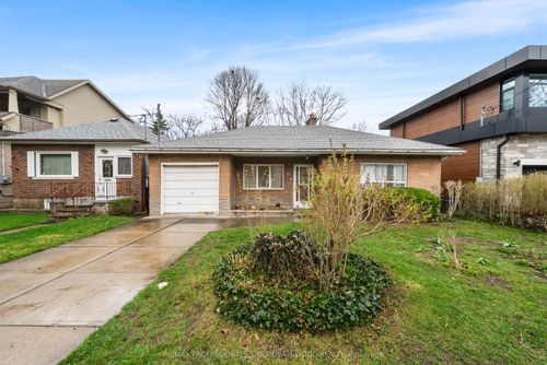 30 Rambert Cres, Toronto, ON, M6S1E6 | Card Image