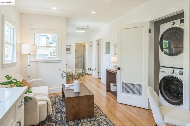 1515 Derby St, Condo with 2 bedrooms, 1 bathrooms and null parking in Berkeley CA | Image 6
