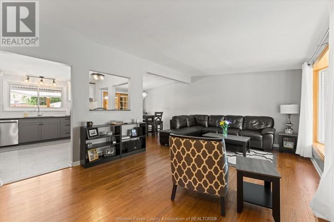 1568 St Gabriel Crt, Home with 3 bedrooms, 2 bathrooms and null parking in Windsor ON | Image 12