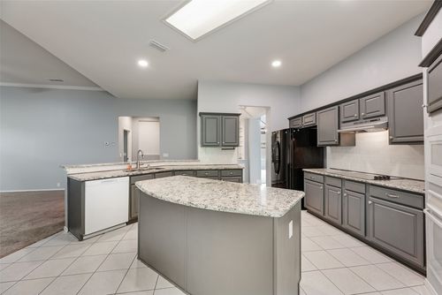 828 Abbots Ln, Denton, TX, 76205-8907 | Card Image