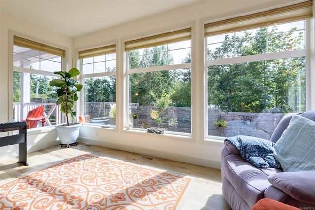 Gorgeous extra room off kitchen | Image 19
