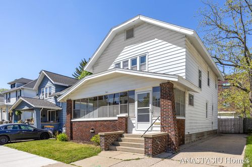 741 Crescent St Ne, Grand Rapids, MI, 49503-3501 | Card Image