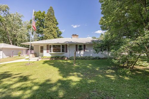 733 N Lapham Street, Oconomowoc, WI, 53066 | Card Image