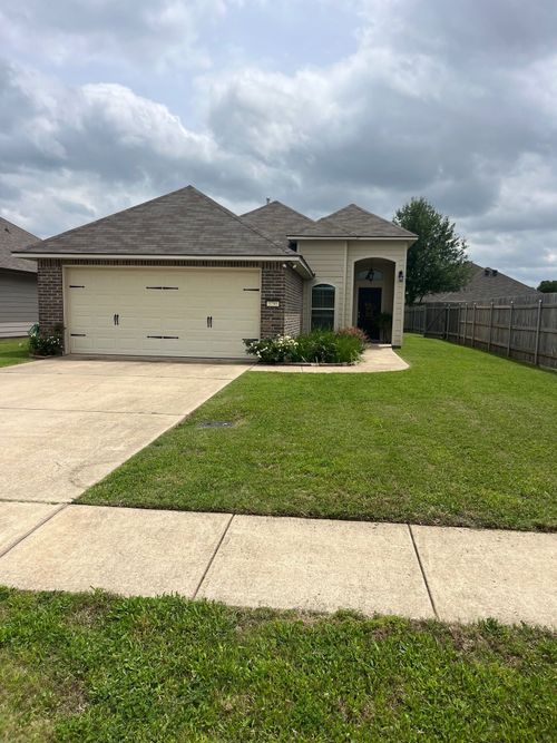 3795 Pickering Pass Dr, Bossier City, LA, 71111-6432 | Card Image