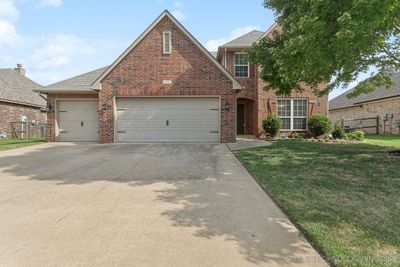 1907 W Woodbury Street, House other with 4 bedrooms, 2 bathrooms and null parking in Broken Arrow OK | Image 2