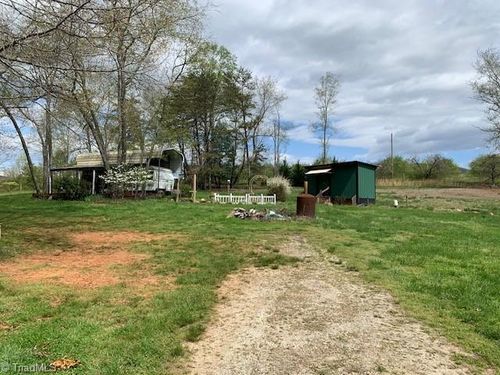 1015 Blossom View Rd, Ararat, VA, 24053-3943 | Card Image