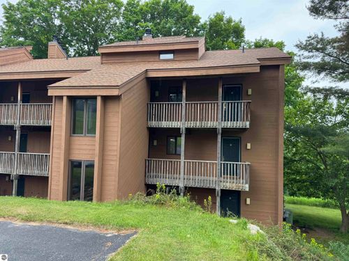 562-4673 N Cross Over Dr, Bellaire, MI, 49615 | Card Image