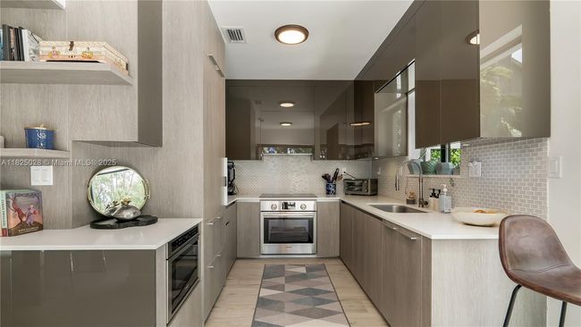 3020 Sw 2 Nd Ave, House other with 3 bedrooms, 2 bathrooms and null parking in Miami FL | Image 6