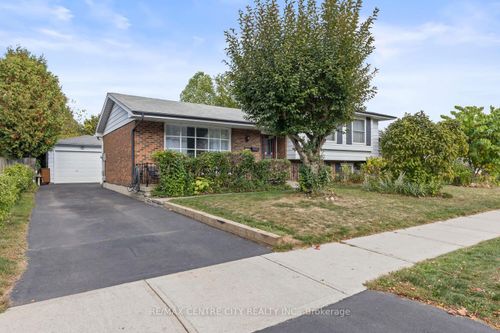 690 Grenfell Dr, London, ON, N5X2C5 | Card Image