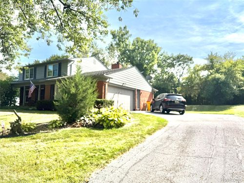 2570 Aspen Ln, Bloomfield Township, MI, 48302-1006 | Card Image