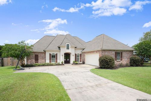 32953 Foxrun Dr, Walker, LA, 70785-5700 | Card Image
