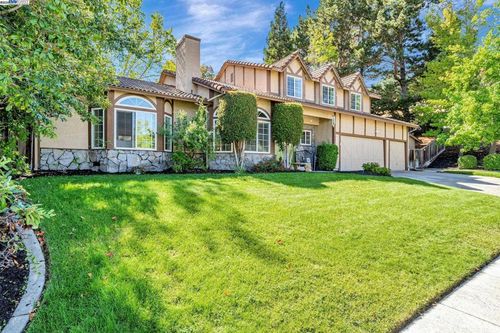 7840 Creekside Dr, Dublin, CA, 94568-2271 | Card Image