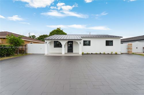 851 W 35th St, Hialeah, FL, 33012-5161 | Card Image