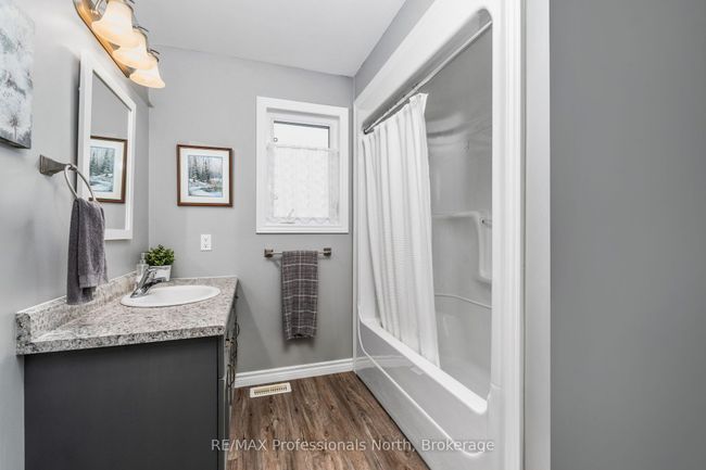 4 Red Maple Crt, House other with 3 bedrooms, 2 bathrooms and 4 parking in Gravenhurst ON | Image 21