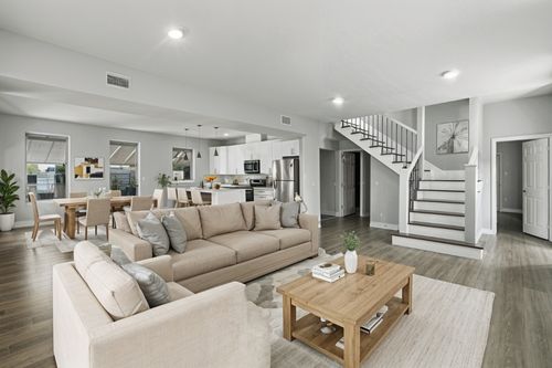 435 S Orange St, Giddings, TX, 78942-4225 | Card Image