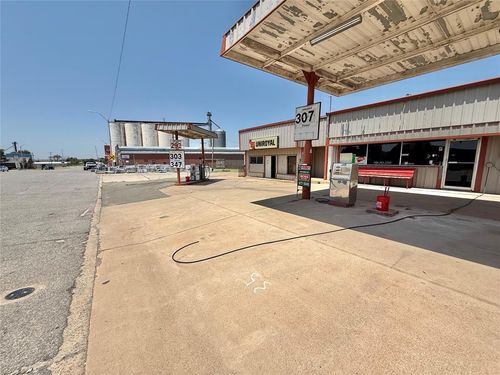 e-201 E Main St, Sentinel, OK, 73664-9068 | Card Image
