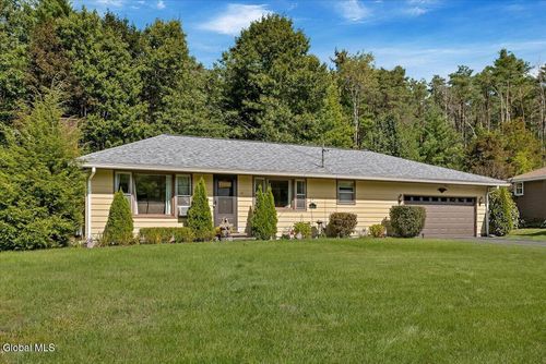 24 Bonner Dr, Queensbury, NY, 12804-1002 | Card Image