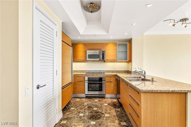 UNIT-903 - 322 Karen Ave, Home with 1 bedrooms, 2 bathrooms and 1 parking in Las Vegas NV | Image 7
