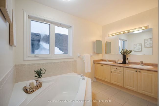 8 Root Cres, House other with 4 bedrooms, 3 bathrooms and 4 parking in Ajax ON | Image 27