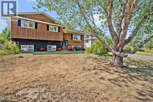 98 Henderson Ave, Riverview, NB, E1B3P3 | Card Image