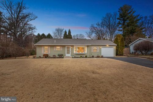 111 Maple Ln, NEW BRITAIN, PA, 18901-5234 | Card Image