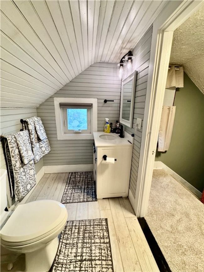 Upstairs Full Bath | Image 22