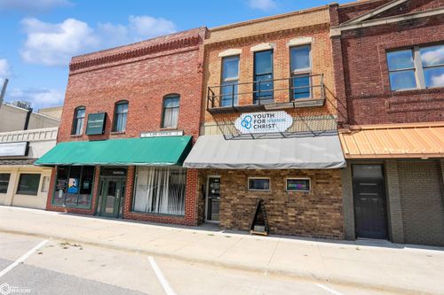 221 1st Ave E, Oskaloosa, IA, 52577-3128 | Card Image