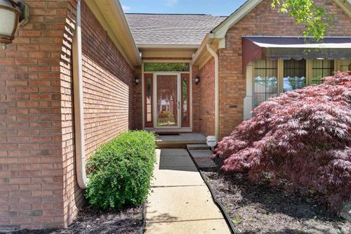 52294 Bryan Michael Dr, Macomb, MI, 48042-5625 | Card Image