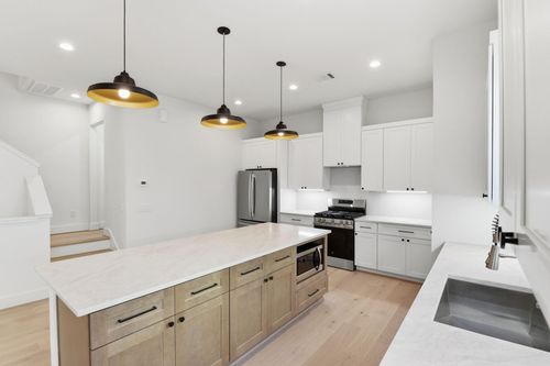 c-2212 Lou Ellen Lane, Houston, TX, 77018 | Card Image