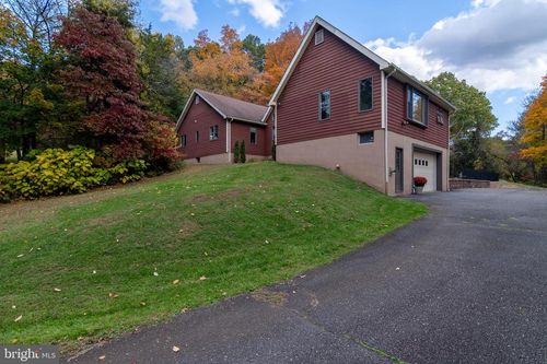 9 Wayside Ln, LEBANON, NJ, 08833-4355 | Card Image