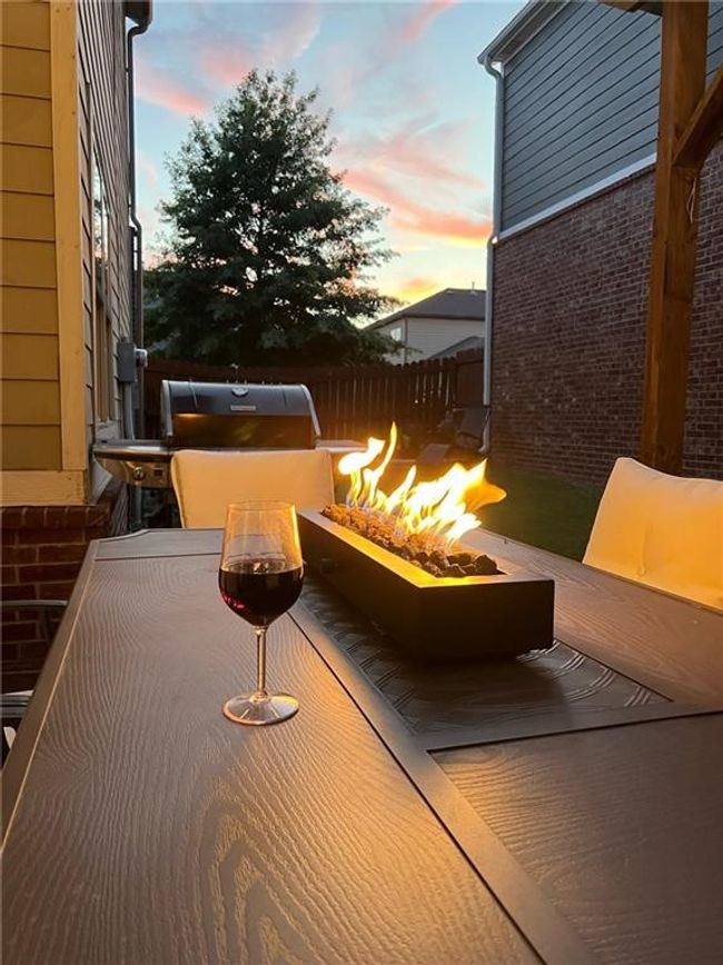 Enjoy the sunsets at the fire table | Image 27