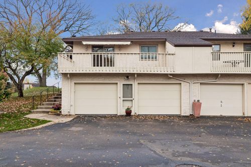 2032 Charlton Rdg, West Saint Paul, MN, 55118-4402 | Card Image