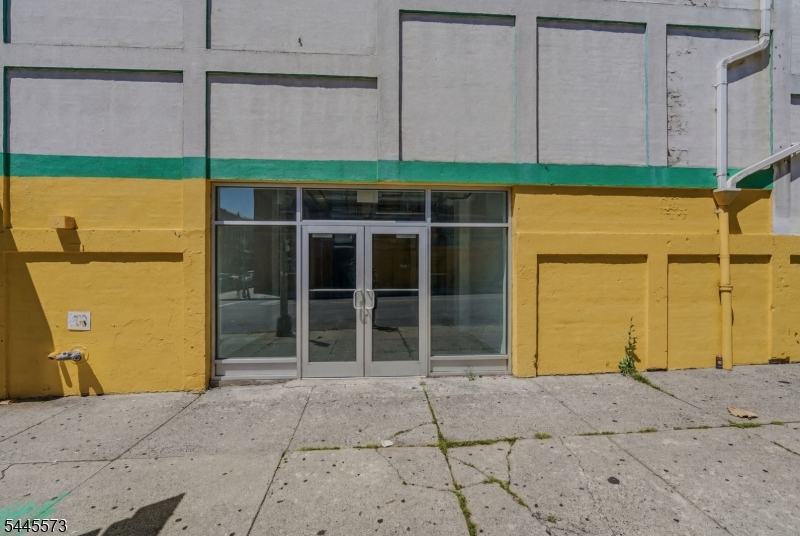 Commercial Lease in Paterson City 4