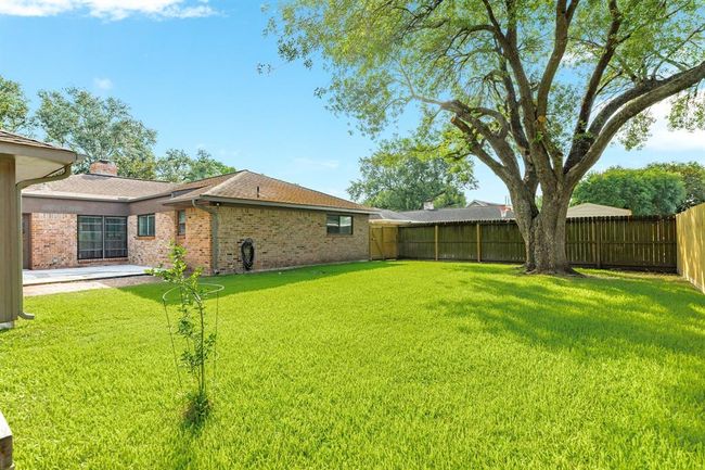The backyard oasis is just waiting for you to make it your own! Build an outdoor kitchen, covered patio, pool -- the opportunities are endless! And you will be hosting the weekend barbeque while an impromptu game of football or soccer is played. | Image 27