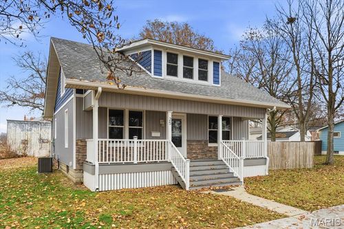 25 W Kentucky St, Trenton, IL, 62293-1326 | Card Image
