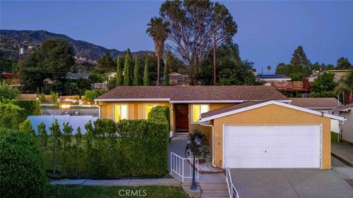 9836 Creemore Dr, Tujunga, CA, 91042 | Card Image