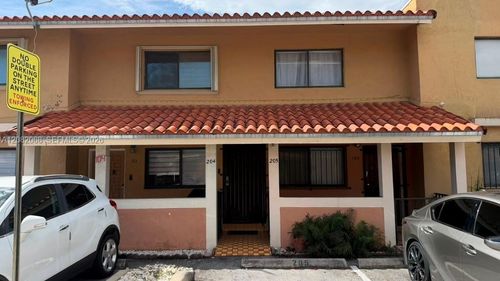 204-2770 W 61st Pl, Hialeah, FL, 33016-5978 | Card Image