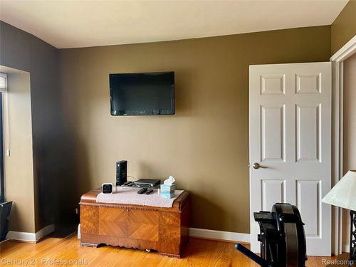 ste-2305-5000 Town Ctr, Southfield, MI, 48075-1116 | Card Image