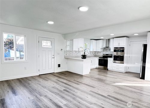 213 Willow St, Bremerton, WA, 98310-2635 | Card Image
