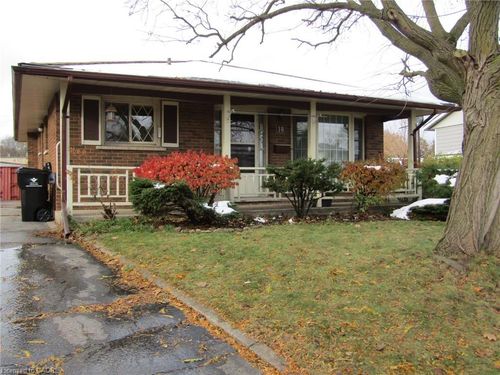 18 Foster Cres, Cambridge, ON, N1R4R1 | Card Image