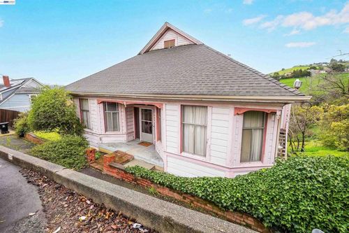 1033 2nd Ave, Crockett, CA, 94525-1311 | Card Image