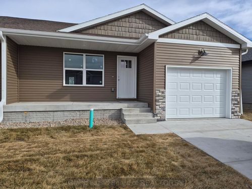 1439 Peach St, Grand Island, NE, 68801-7516 | Card Image