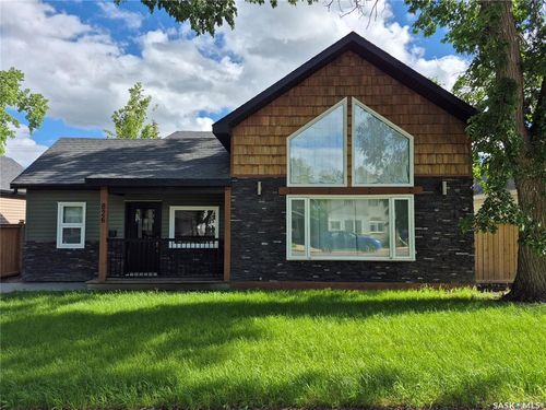 826 Chaplin Street E, Swift Current, SK, S9H1J5 | Card Image