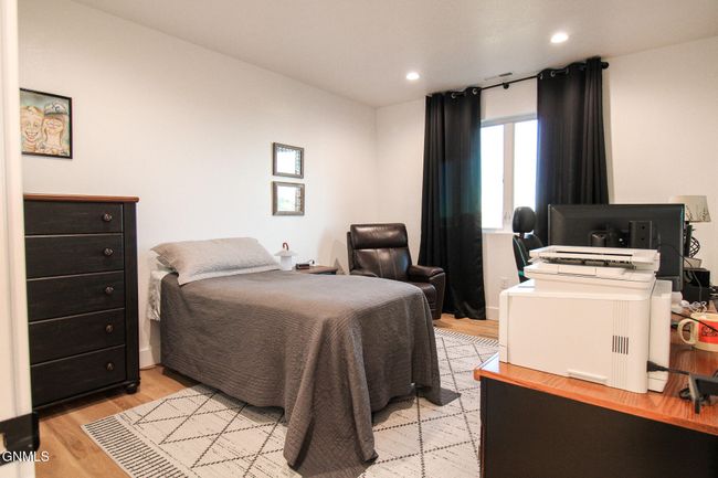 8127 Hawktree Dr, Townhouse with 3 bedrooms, 2 bathrooms and null parking in Bismarck ND | Image 54