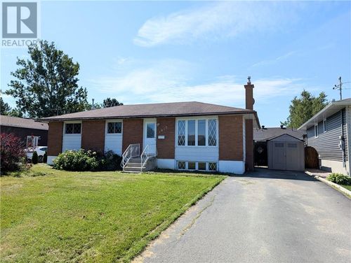 1017 Greta St, Hanmer, ON, P3P1C3 | Card Image