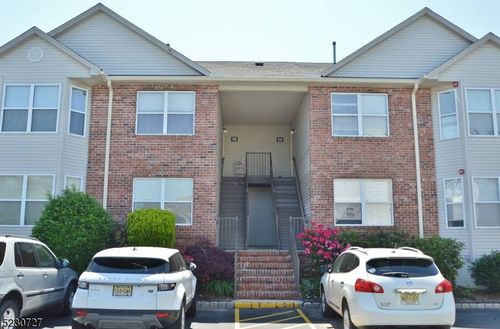 16 Donna Dr, East Hanover, NJ, 07936-3585 | Card Image